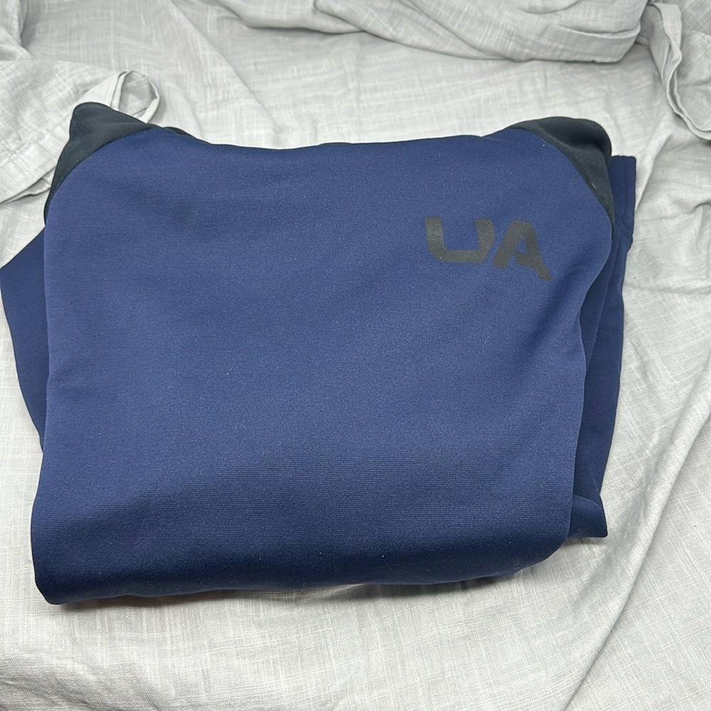 Under Armour men’s large loose blue black cold gear pullover sweatshirt